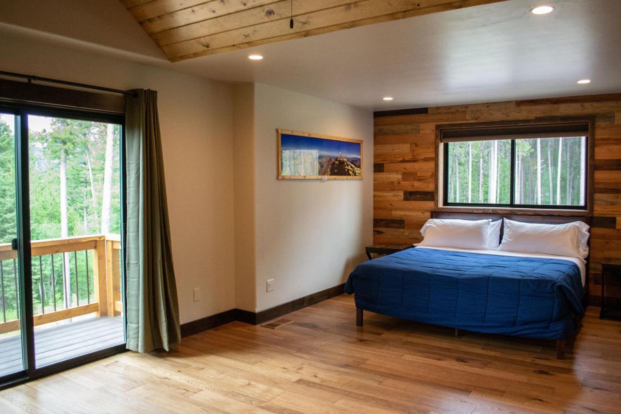 Glacier Homestead Coram Экстерьер фото