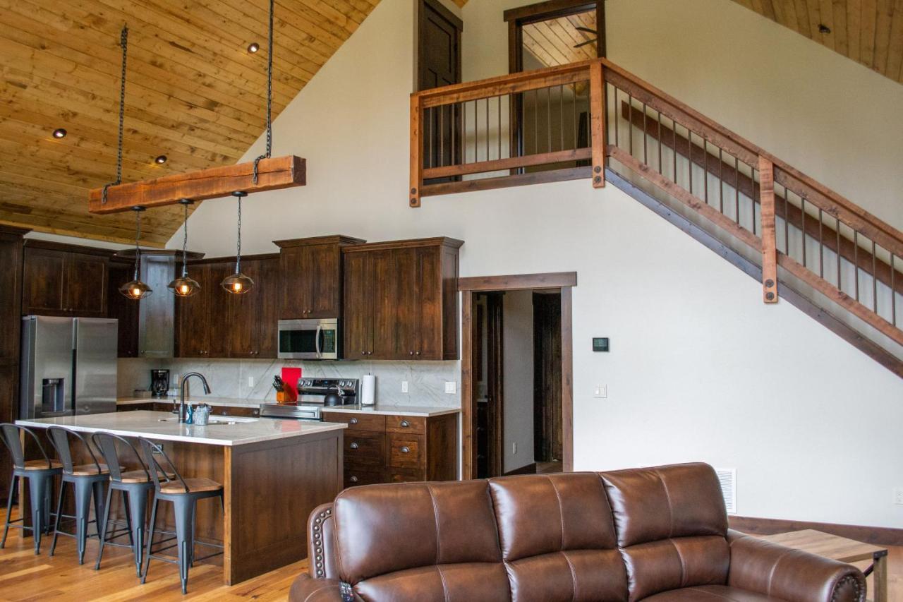 Glacier Homestead Coram Экстерьер фото