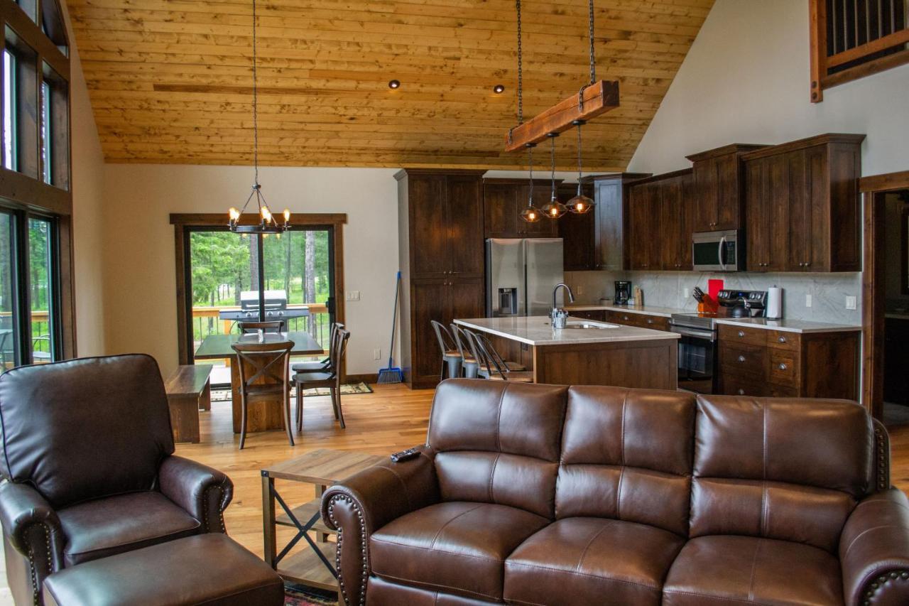 Glacier Homestead Coram Экстерьер фото