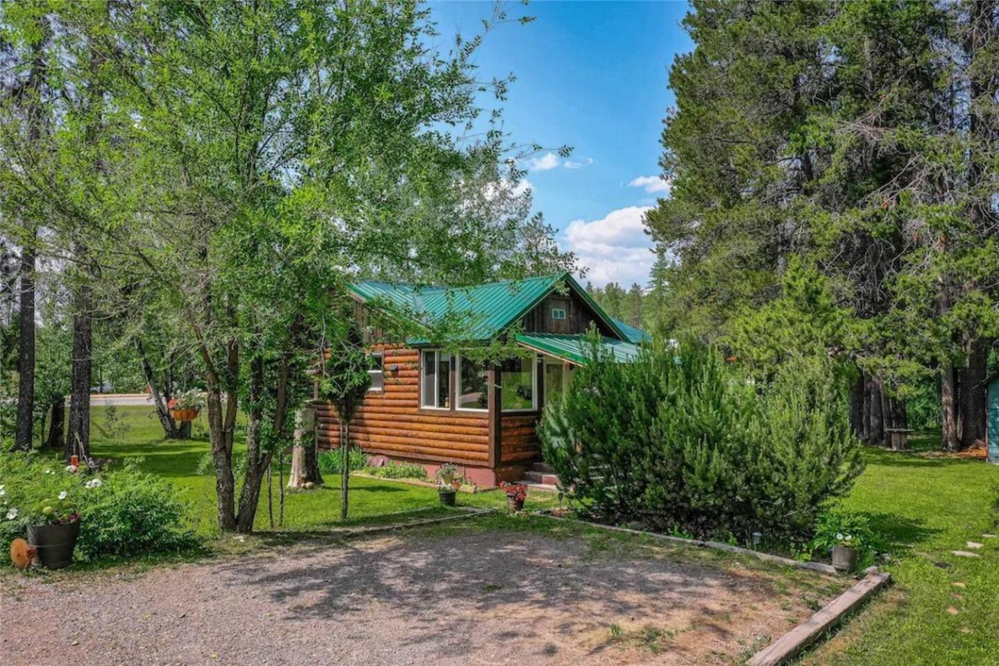 Glacier Homestead Coram Экстерьер фото