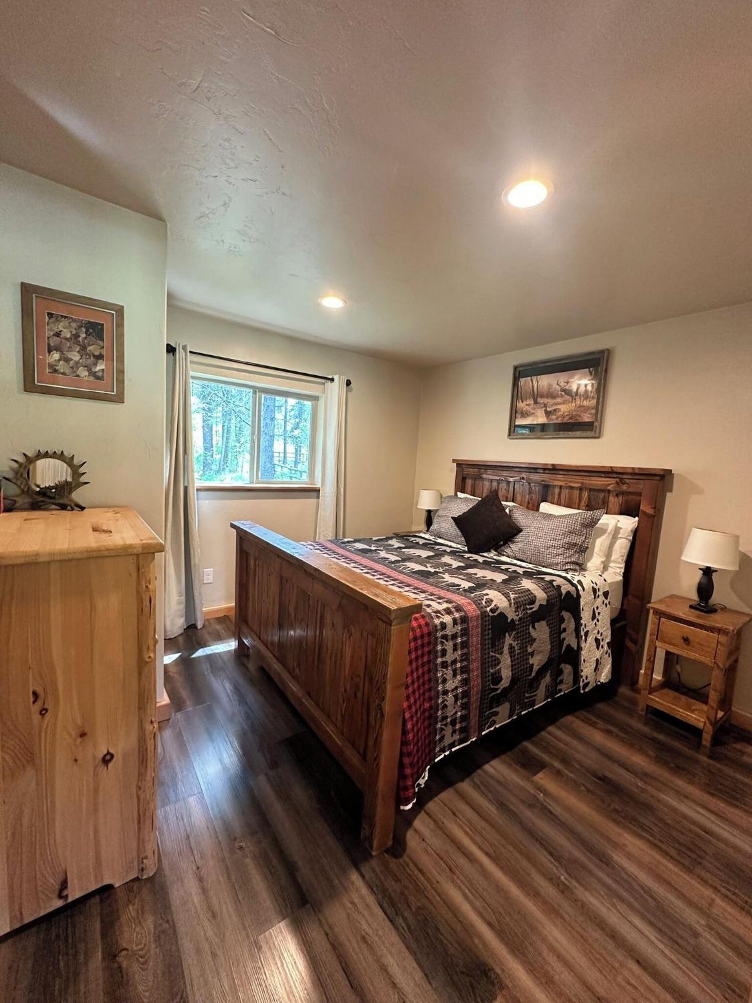 Glacier Homestead Coram Экстерьер фото