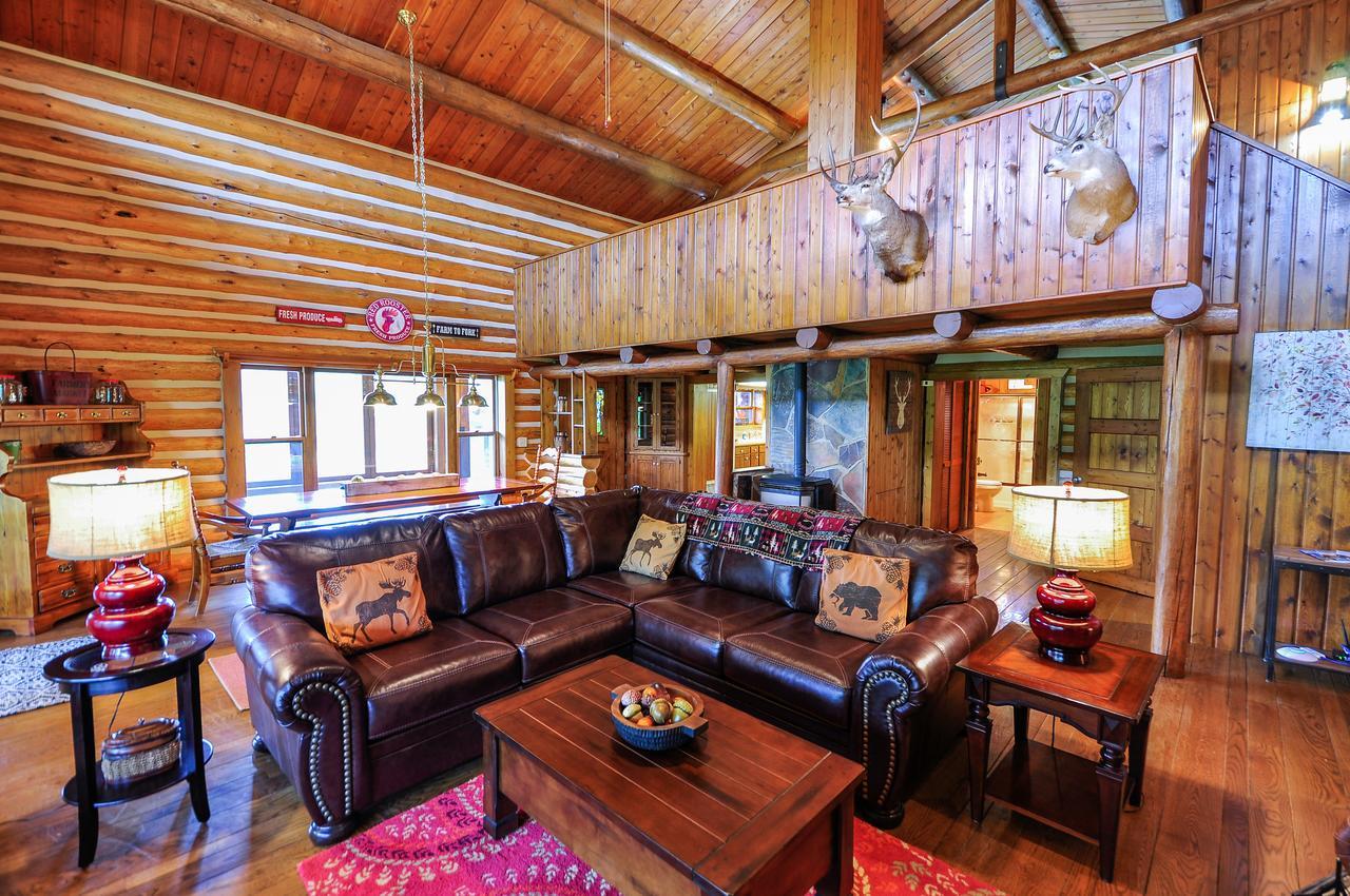 Glacier Homestead Coram Экстерьер фото