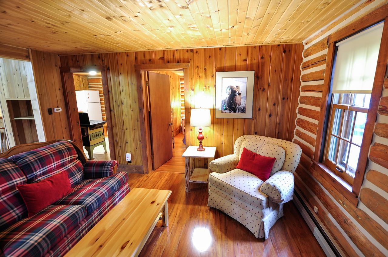Glacier Homestead Coram Экстерьер фото