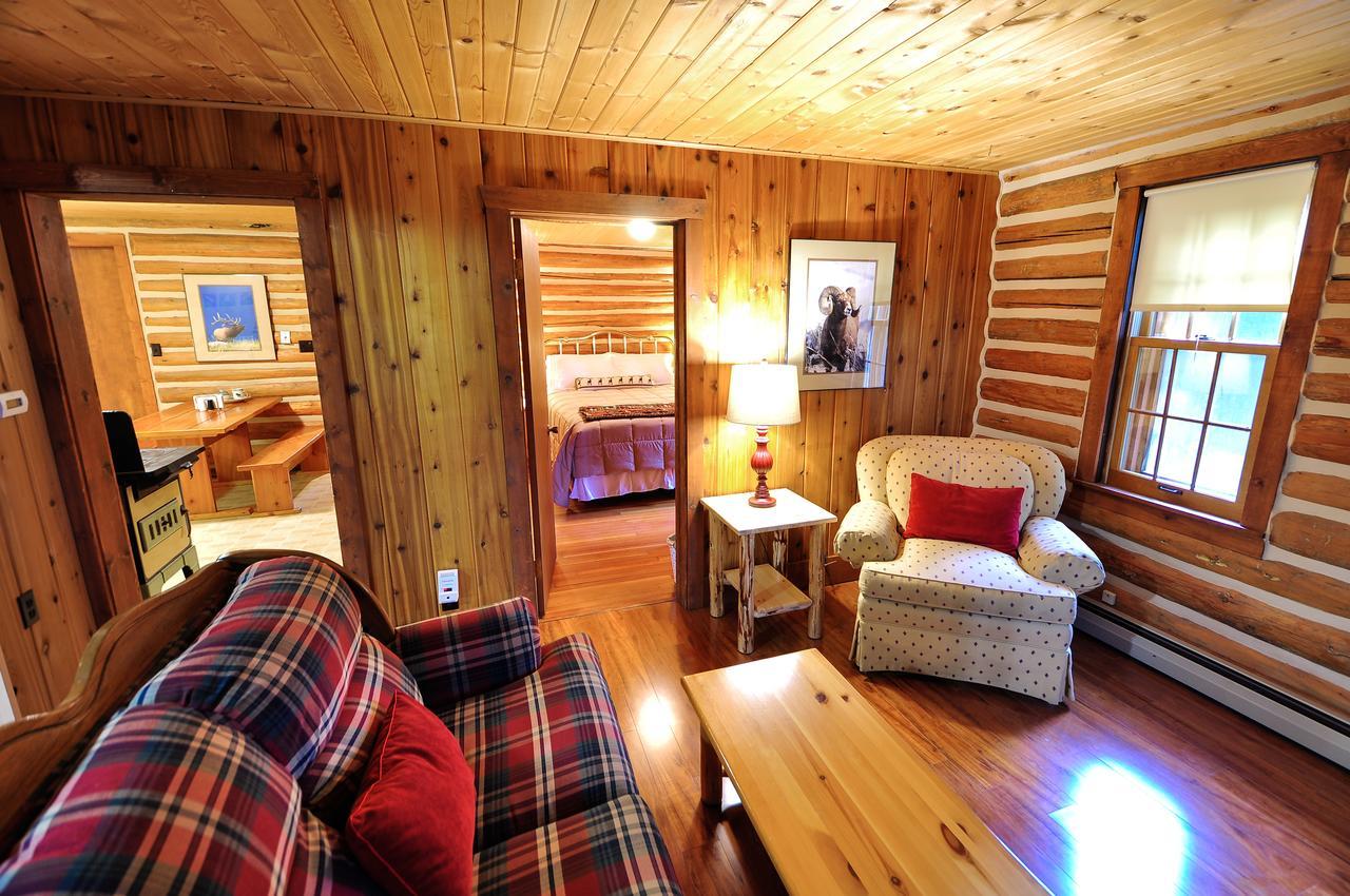 Glacier Homestead Coram Экстерьер фото