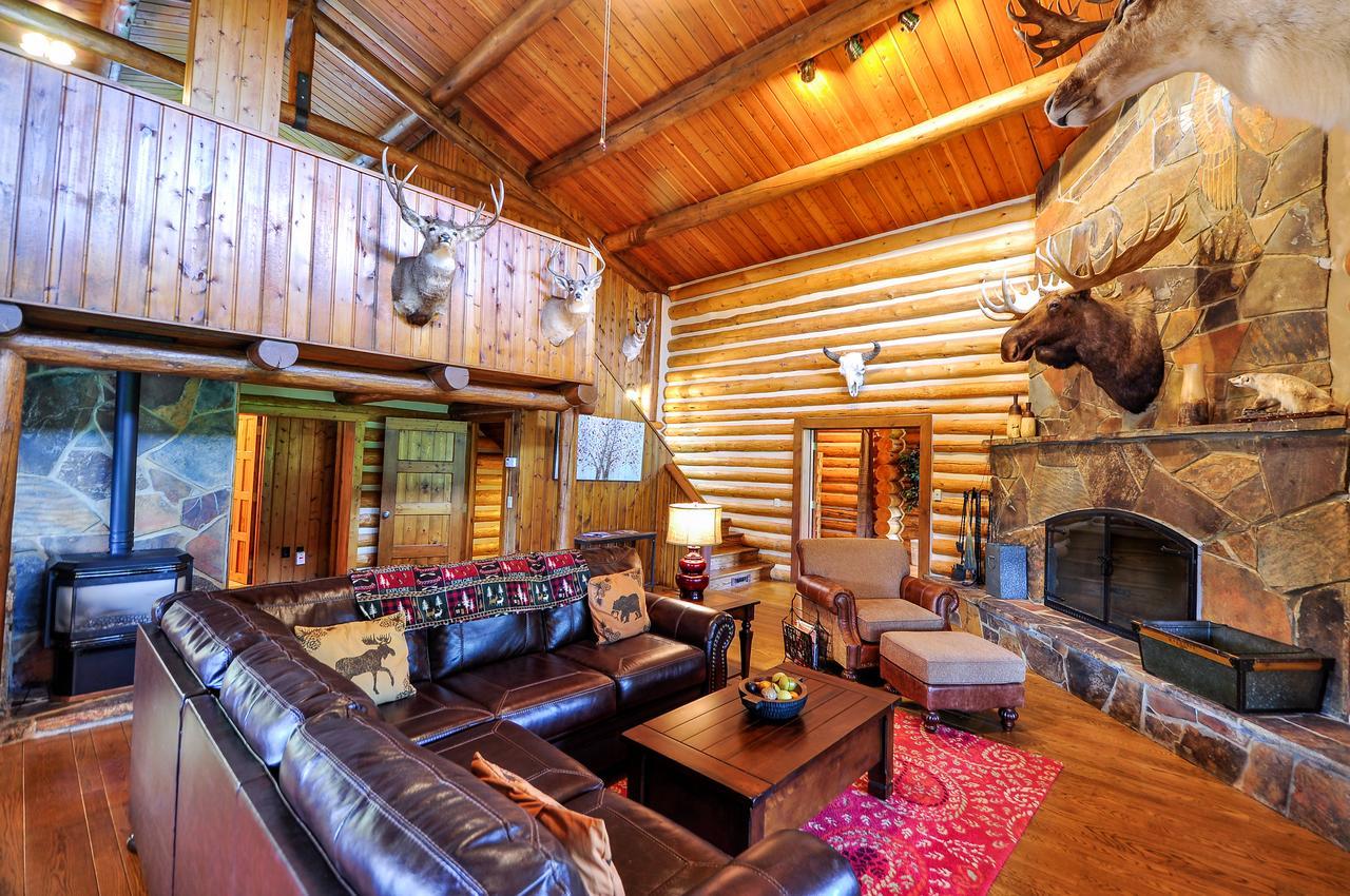 Glacier Homestead Coram Экстерьер фото
